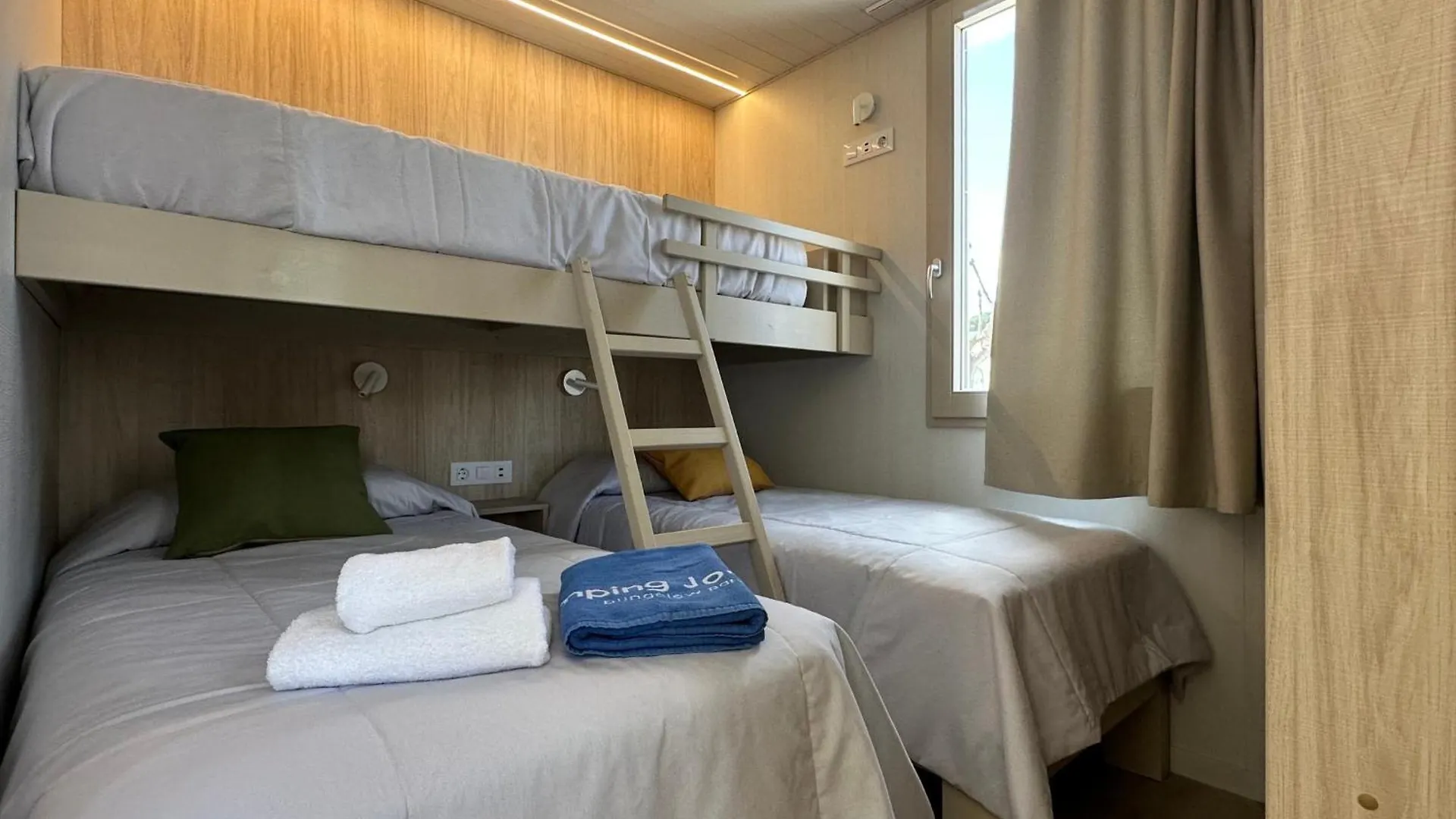 Campsite Camping Joan Bungalow Park Cambrils